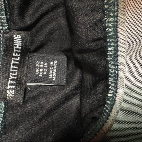 PrettyLittleThing Ruched Tube Top - Picture 2 of 4